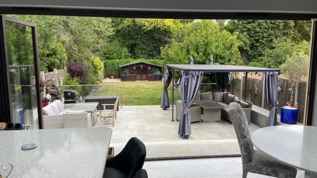 Gazde/Camere de închiriat Stunning Double Bedroom Greenwich With Private Bathroom *
